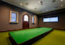 design a golf simulator and studio for indoor
